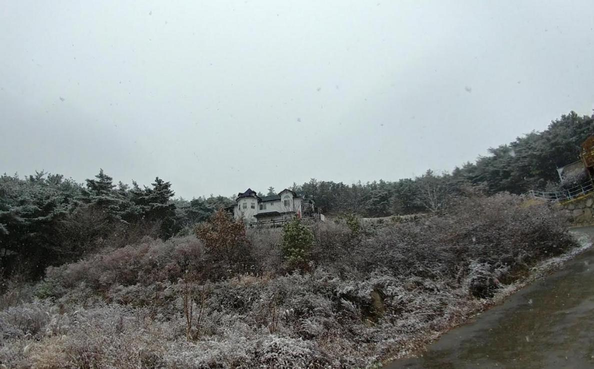 Another World Pension Gyeongju Exterior foto
