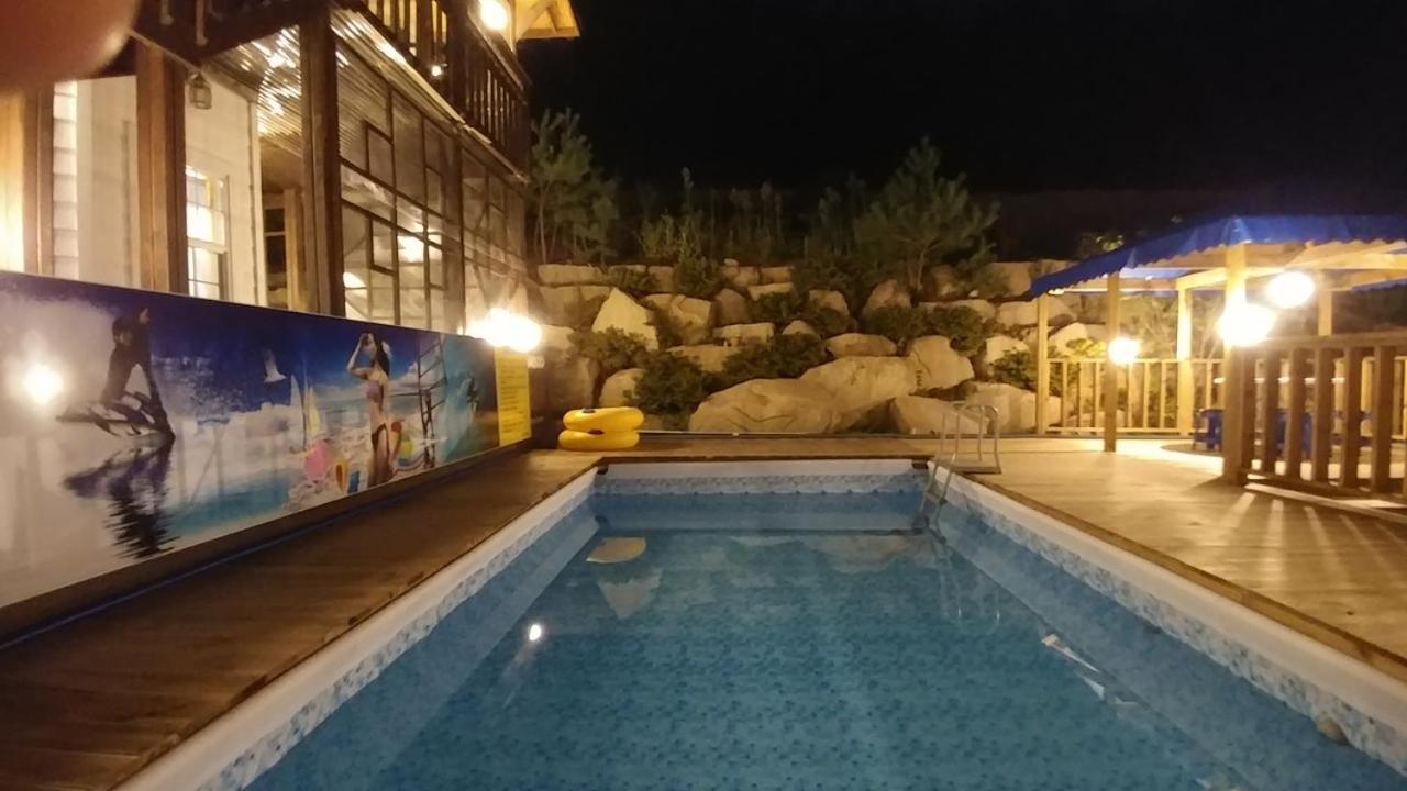 Another World Pension Gyeongju Exterior foto