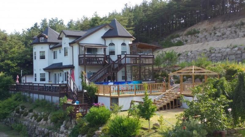 Another World Pension Gyeongju Exterior foto