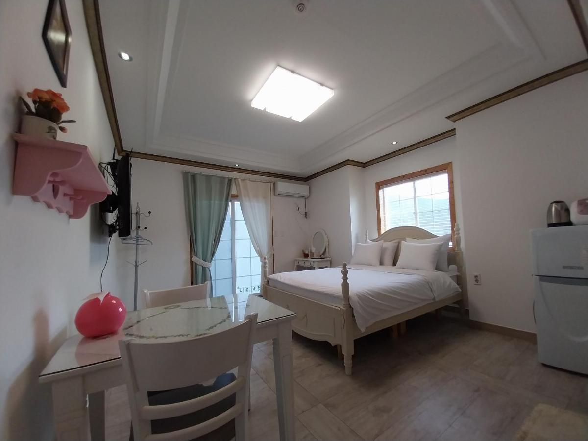 Another World Pension Gyeongju Exterior foto
