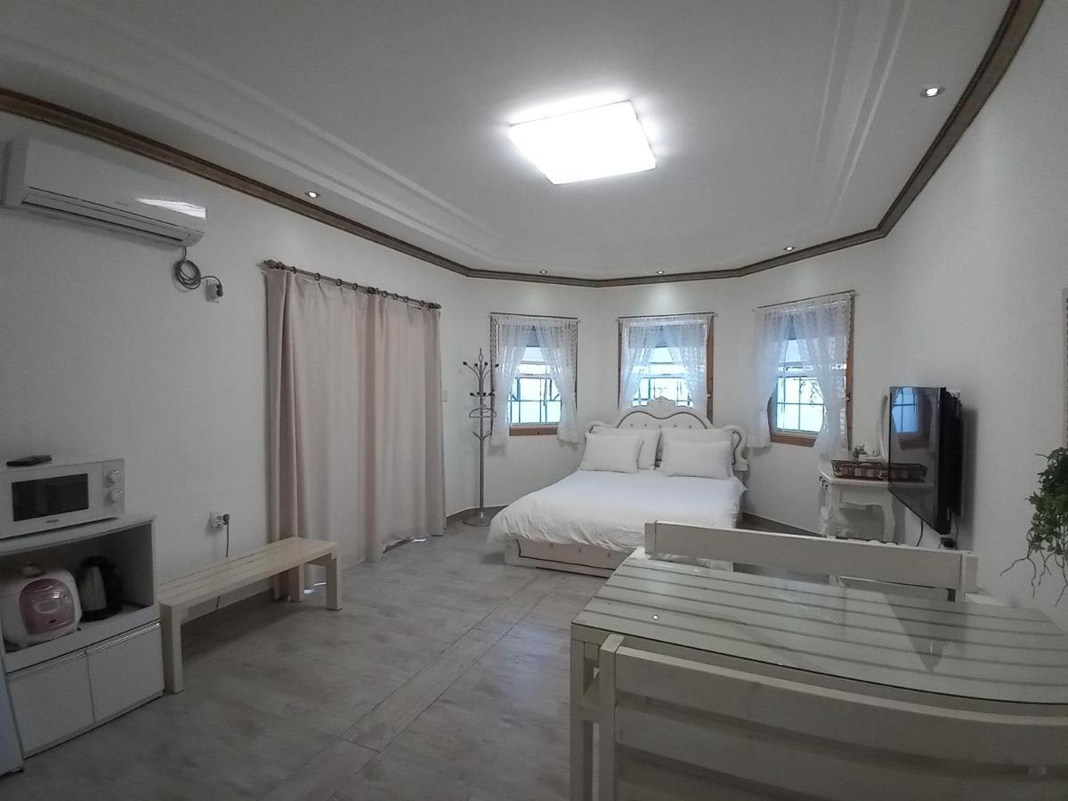 Another World Pension Gyeongju Exterior foto