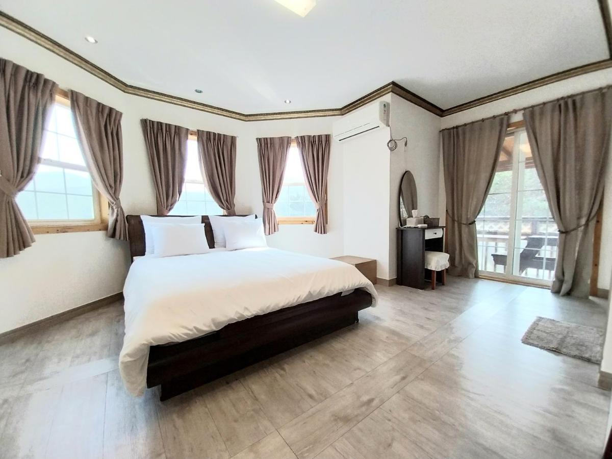 Another World Pension Gyeongju Exterior foto